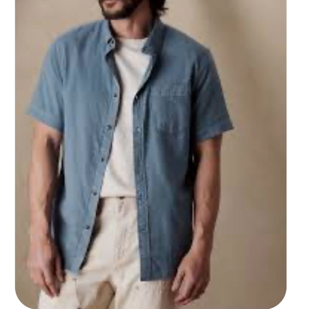 Banana Republic Light Blue Casual Button Down Shirt